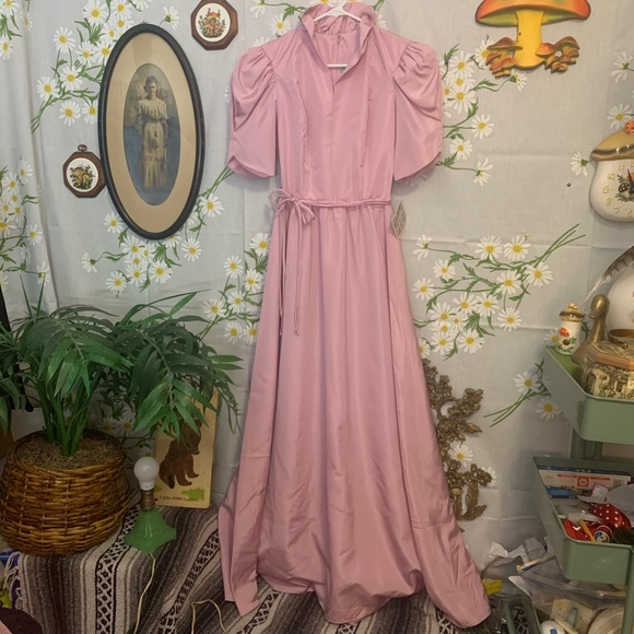 Victorian ruffle neck pale pink formal maxi dress - Picture 5 of 7